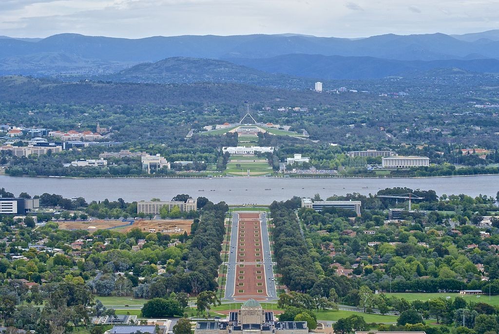 Canberra viewed from Mount Ainslie By Jason James [CC BY 2.0 (http://creativecommons.org/licenses/by/2.0)], via Wikimedia Commons