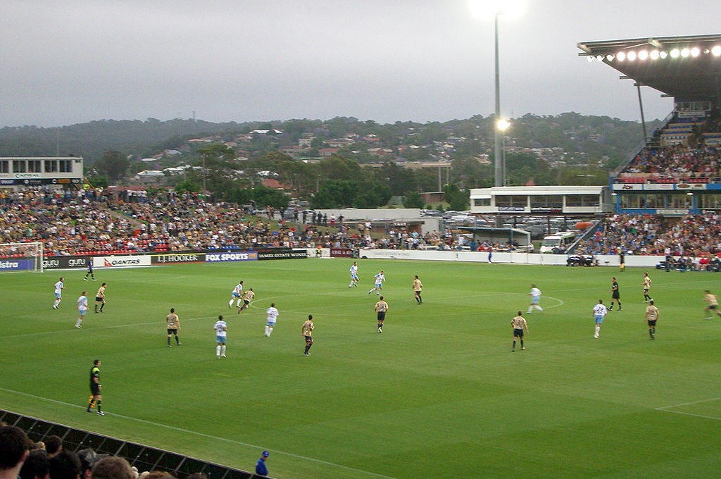 An A-League match between Newcastle Jets and Sydney FC at Newcastle Stadium, 3 November 2007. By Joeyjeremiah kkf [Public domain], via Wikimedia Commons